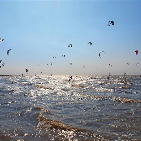 Strandhochhaus F8 別荘